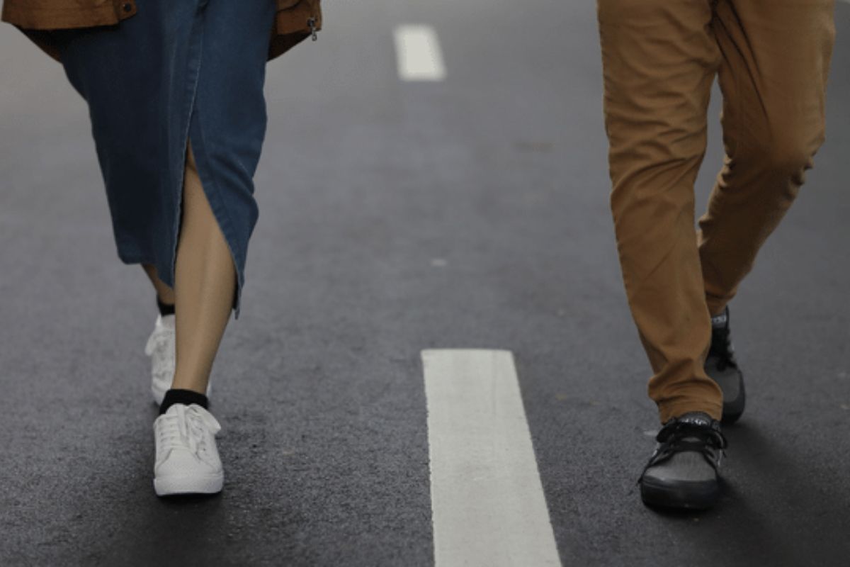 How to Walk Without Creasing Shoes